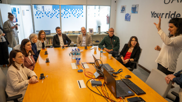 Lorenzana destaca "las inmensas posibilidades" del sector aeroespacial en Galicia y anima a las empresas a apostar más que nunca por esta industria